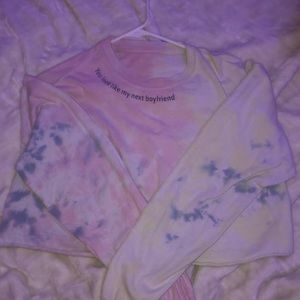light tye-dye long sleeve crop top